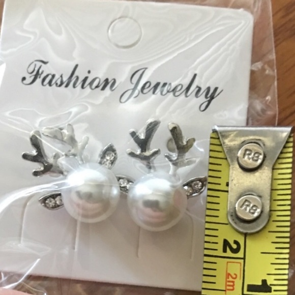 Pearl Reindeer Earrings - Picture 8 of 8